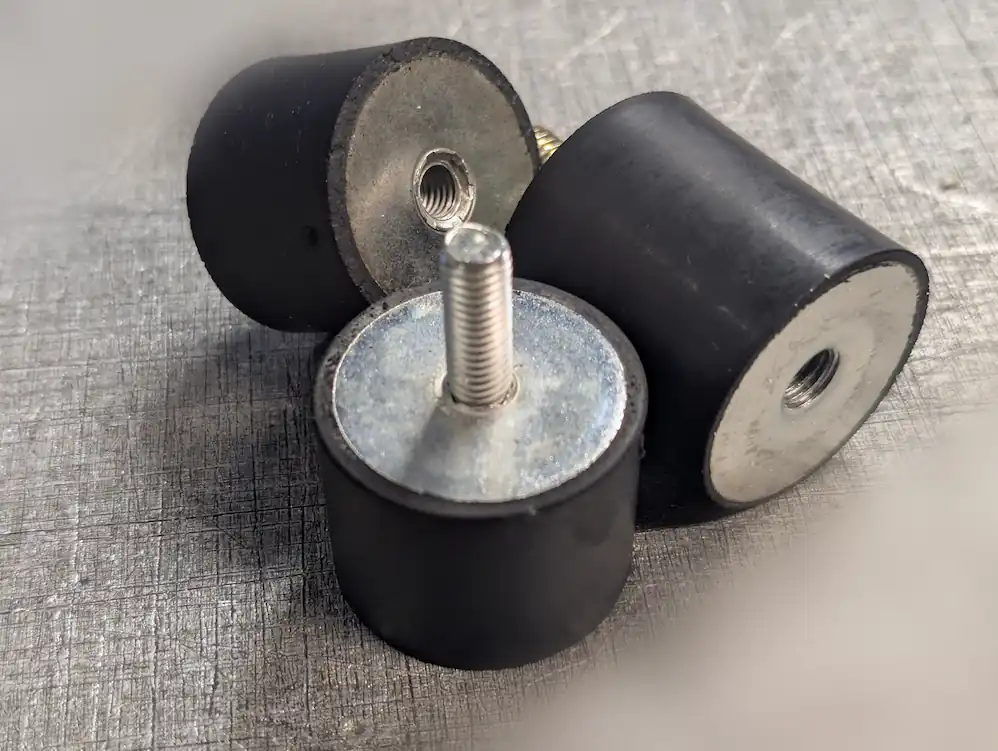 Kumityynyjä ja tärinänvaimentimia